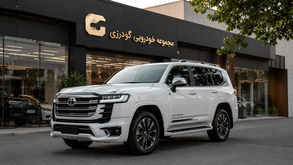 نمای بیرونی تویوتا لندکروز VXR در مجموعه خودرویی گودرزی